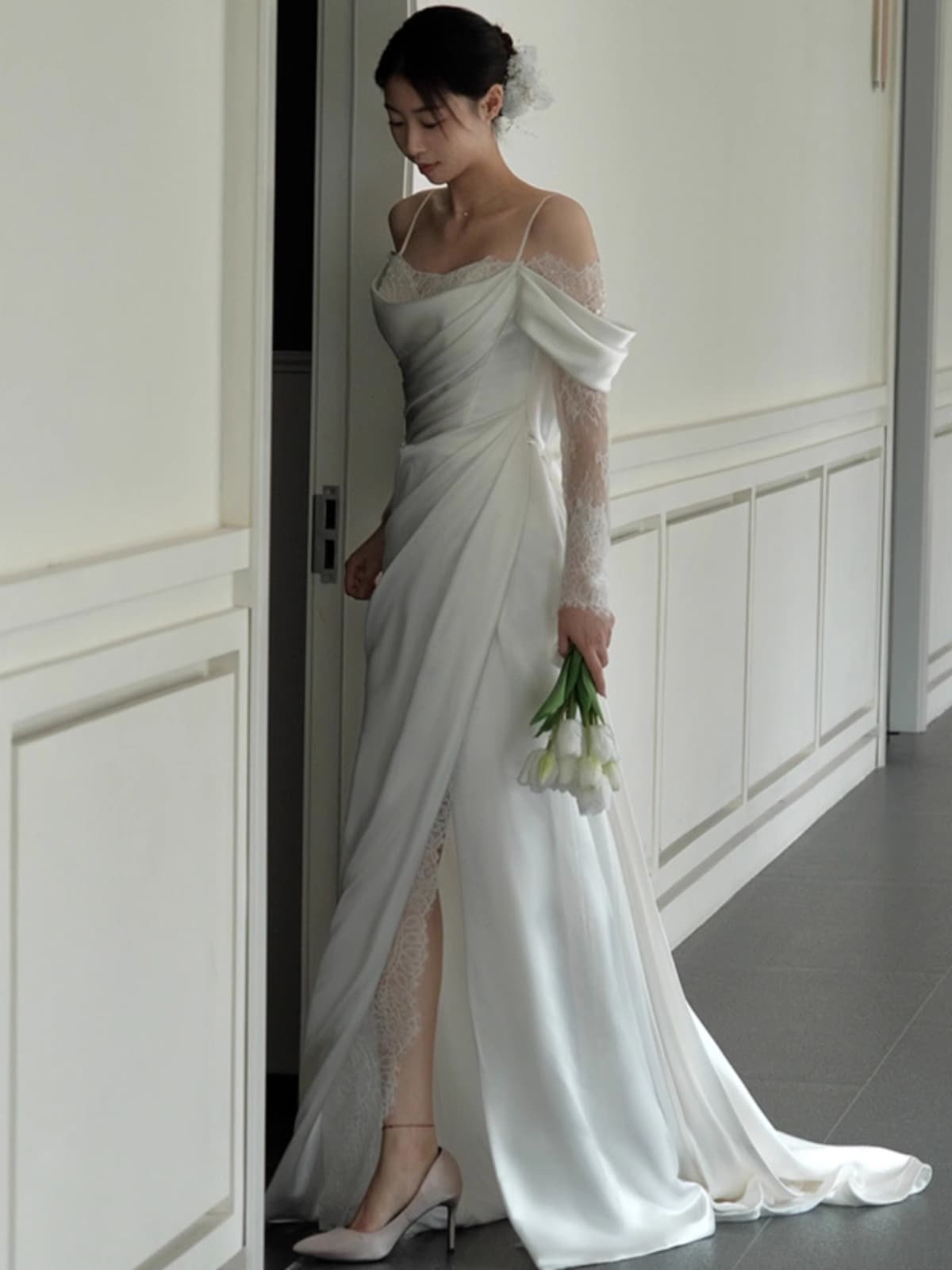 ワンショルダーフレンチライトウエディングドレス2023新型サスペンダーシンプル韓国式迎賓のお出かけ花嫁レースドレス