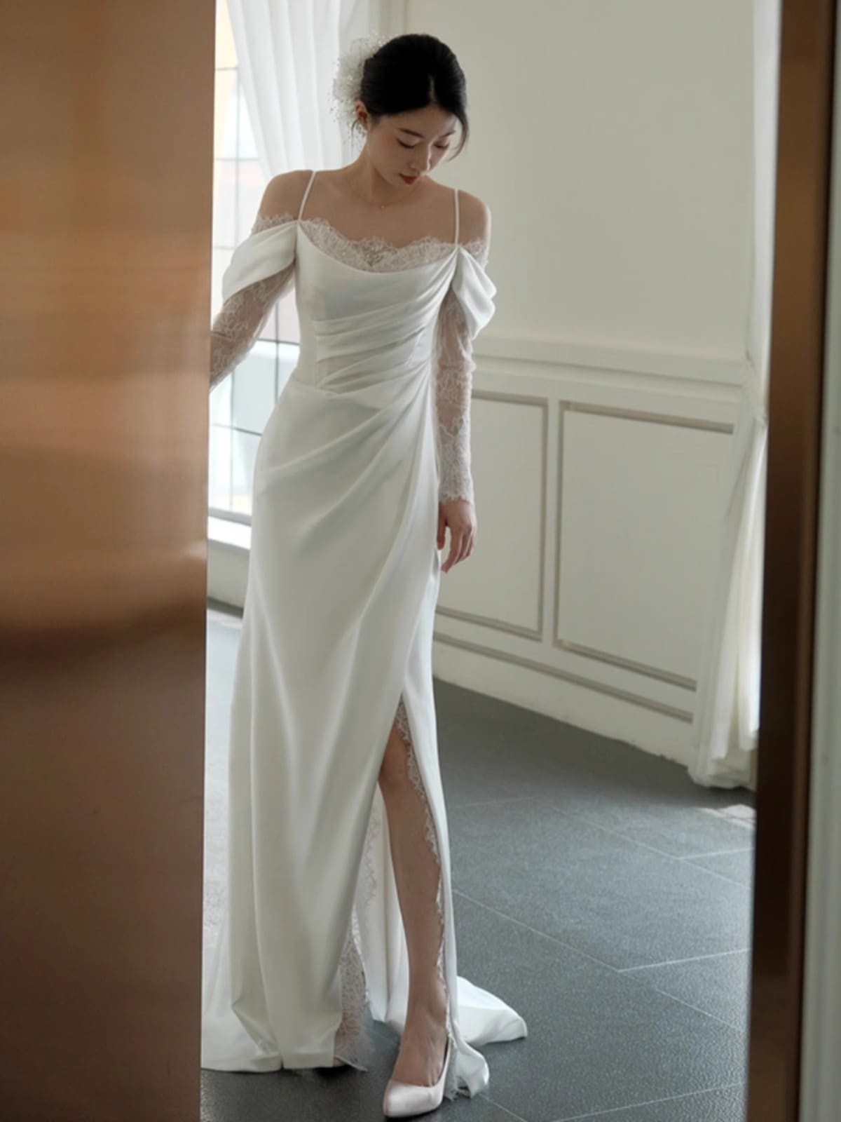 ワンショルダーフレンチライトウエディングドレス2023新型サスペンダーシンプル韓国式迎賓のお出かけ花嫁レースドレス