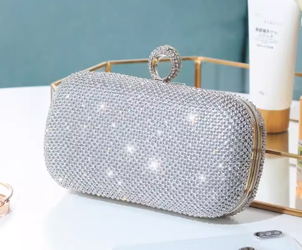 バッグ カバン レディース ショルダー ハンドバッグ 斜めがけ 肩がけ 手持ち クラッチ ディナーバッグ パーティーバッグ クレセントバッグ ハード ダイヤモンド ロック式 大人可愛い きれいめ 上品 バッグ カバン レディース ショルダー ハンドバッグ 斜めがけ 肩がけ 手持ち クラッチ ディナーバッグ パーティーバッグ クレセントバッグ ハード ダイヤモンド ロック式 大人可愛い きれいめ 上品