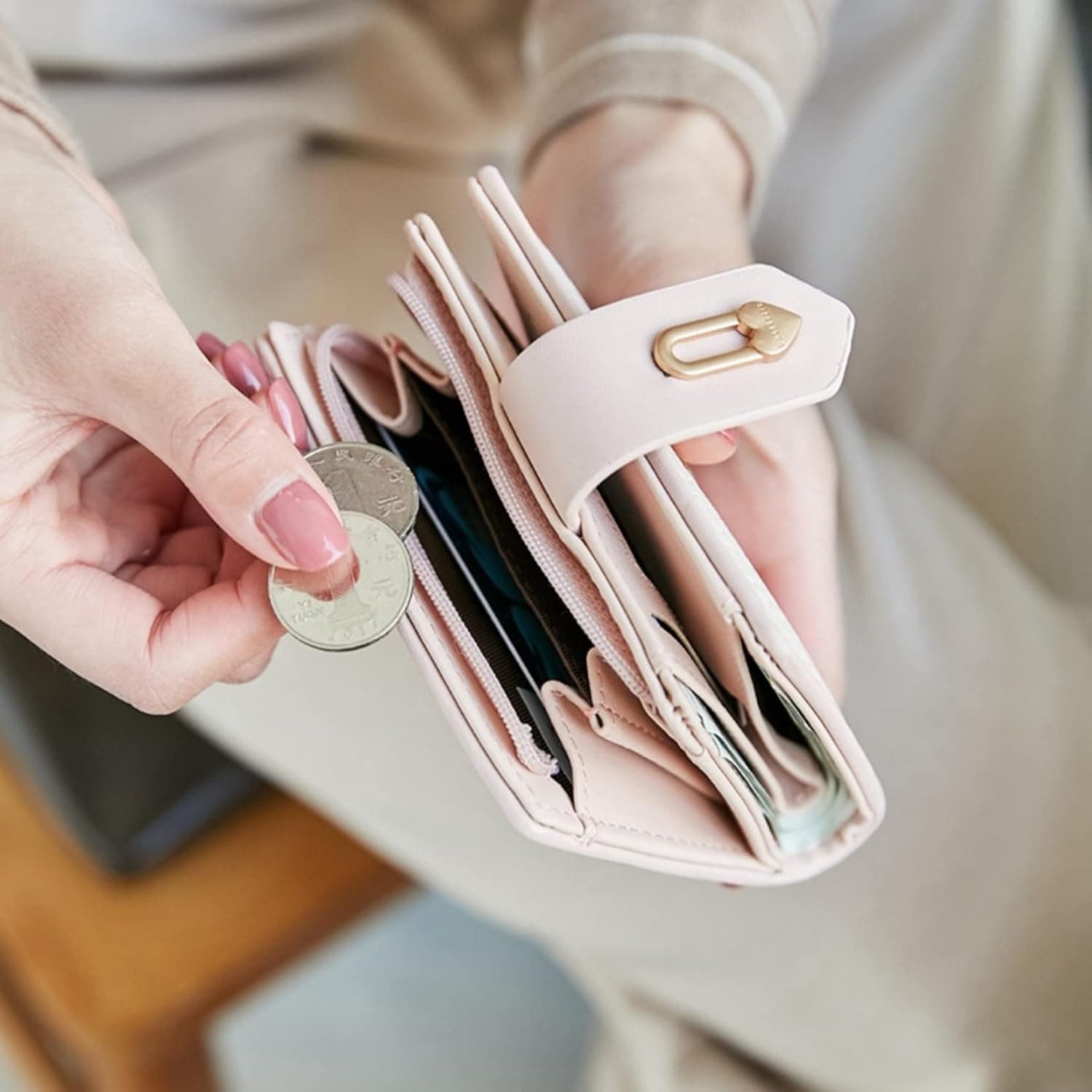 【20%OFFクーポン】小さい財布 レディース 財布 2つ折り 無地 ボタン 大容量 小銭入れ カード入れ 多機能 使いやすい お札が折れない 軽い ウォレット コインケース シンプル おしゃれ 贈り 【20%OFFクーポン】小さい財布 レディース 財布 2つ折り 無地 ボタン 大容量 小銭入れ カード入れ 多機能 使いやすい お札が折れない 軽い ウォレット コインケース シンプル おしゃれ 贈り