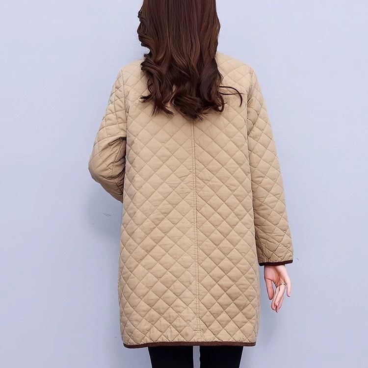 キルティングコート レディース ジャケット コート アウター 上着 膝上 長袖 襟付き スリム 細身 ストレート ポケット 前開き ボタン 大人可愛い きれいめ シンプル 上品 おしゃれ こなれ感