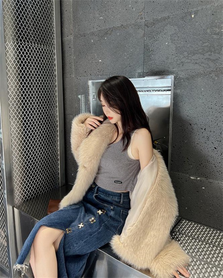 早い者勝ち 2024秋冬 襟を正す あったか レディース 毛皮コートに似せる 上品映え 長袖 保温 ギャザリング 快適である 早い者勝ち 2024秋冬 襟を正す あったか レディース 毛皮コートに似せる 上品映え 長袖 保温 ギャザリング 快適である