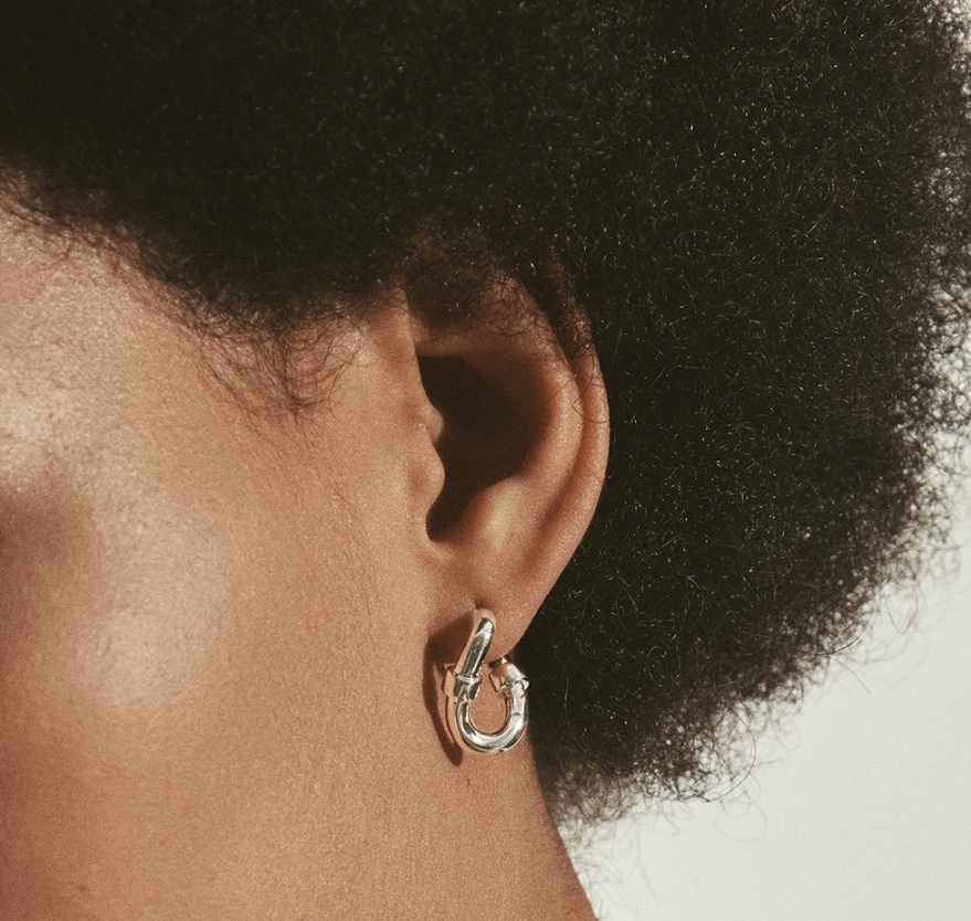 超格安価格 LOR] [HYERES H earring touch one wave shackle Ed ピアス Type:White -  aegis.qa