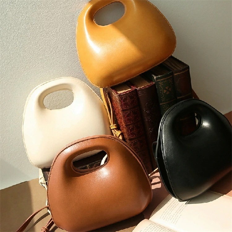 【即納】ショルダーバッグ エッグ型 ハンドバッグ ホワイト 白 ブラック 黒 イエロー 黄色 ブラウン 可愛い おしゃれ 肩掛け 斜めがけ バッグ レディース かわいい きれいめ 合成皮革[R](Q)