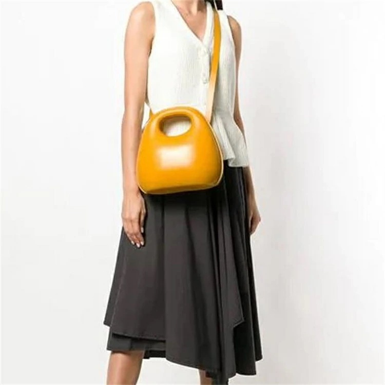 【即納】ショルダーバッグ エッグ型 ハンドバッグ ホワイト 白 ブラック 黒 イエロー 黄色 ブラウン 可愛い おしゃれ 肩掛け 斜めがけ バッグ レディース かわいい きれいめ 合成皮革[R](Q)