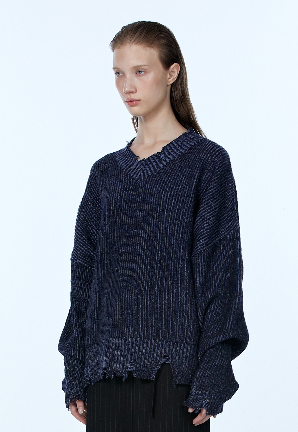 WOOALONG】 V-NECK DAMAGE KNIT : NAVY