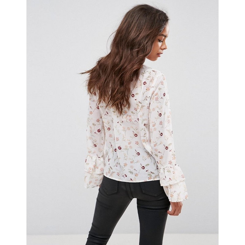 ニュールック レディース トップス【New Look Petite Sequin Floral Fluted Sleeve Top】White pattern ニュールック レディース トップス【New Look Petite Sequin Floral Fluted Sleeve Top】White pattern