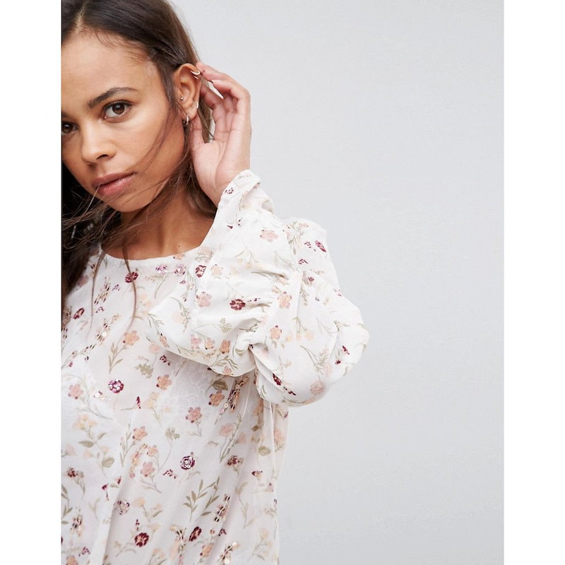 ニュールック レディース トップス【New Look Petite Sequin Floral Fluted Sleeve Top】White pattern ニュールック レディース トップス【New Look Petite Sequin Floral Fluted Sleeve Top】White pattern
