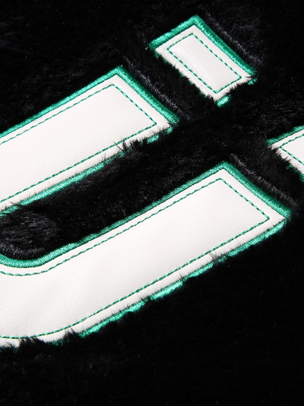 トレンドのブラックジャケット メンズ 秋 カップル 模造ウサギの毛皮コート メンズ レザーパッチ 刺繍 ベースボールジャケット ゆったり トレンドのブラックジャケット メンズ 秋 カップル 模造ウサギの毛皮コート メンズ レザーパッチ 刺繍 ベースボールジャケット ゆったり