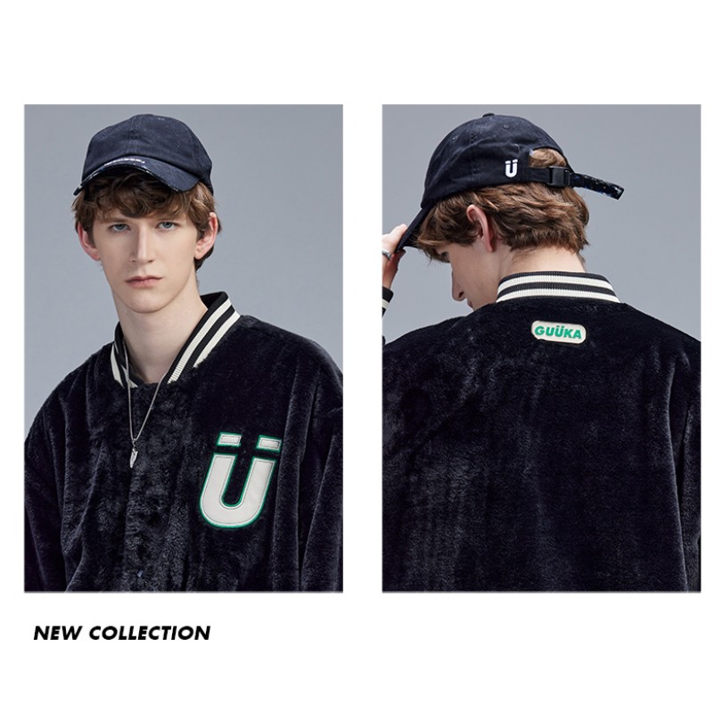 トレンドのブラックジャケット メンズ 秋 カップル 模造ウサギの毛皮コート メンズ レザーパッチ 刺繍 ベースボールジャケット ゆったり トレンドのブラックジャケット メンズ 秋 カップル 模造ウサギの毛皮コート メンズ レザーパッチ 刺繍 ベースボールジャケット ゆったり