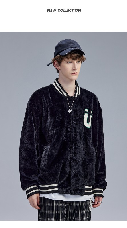 トレンドのブラックジャケット メンズ 秋 カップル 模造ウサギの毛皮コート メンズ レザーパッチ 刺繍 ベースボールジャケット ゆったり トレンドのブラックジャケット メンズ 秋 カップル 模造ウサギの毛皮コート メンズ レザーパッチ 刺繍 ベースボールジャケット ゆったり