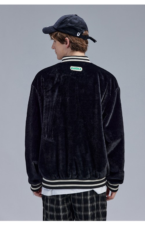 トレンドのブラックジャケット メンズ 秋 カップル 模造ウサギの毛皮コート メンズ レザーパッチ 刺繍 ベースボールジャケット ゆったり トレンドのブラックジャケット メンズ 秋 カップル 模造ウサギの毛皮コート メンズ レザーパッチ 刺繍 ベースボールジャケット ゆったり