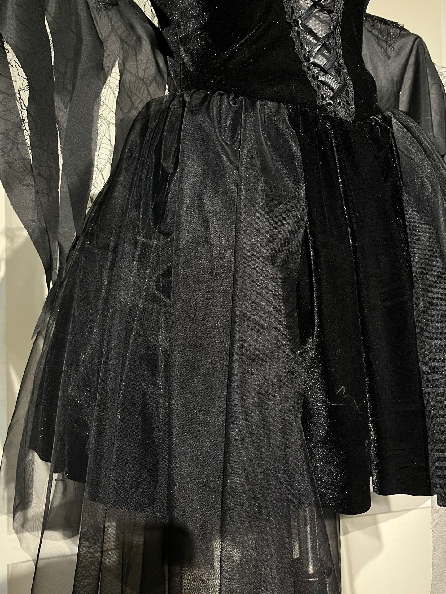 4点セット ハロウィン 仮装 大人 女性 天使 悪魔 魔女 デビル コスプレ ジュニア レディース ハロウィーン衣装 赤色 黒 キャミ ワンピース セクシー 可愛い 変装 つばさ 首飾り 髪飾り