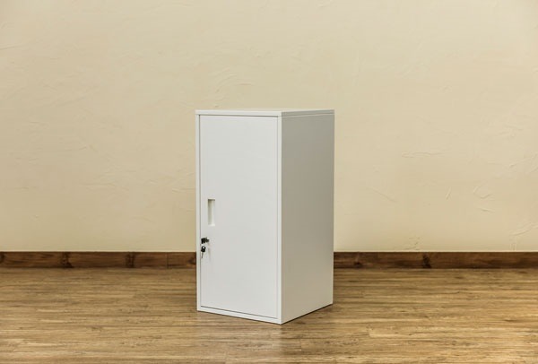 ハイタイプ 鍵付きロッカー/収納ラック レッド 幅38cm スチール カギ2個 棚板 転倒防止器具付き 連結可 キューブBOX