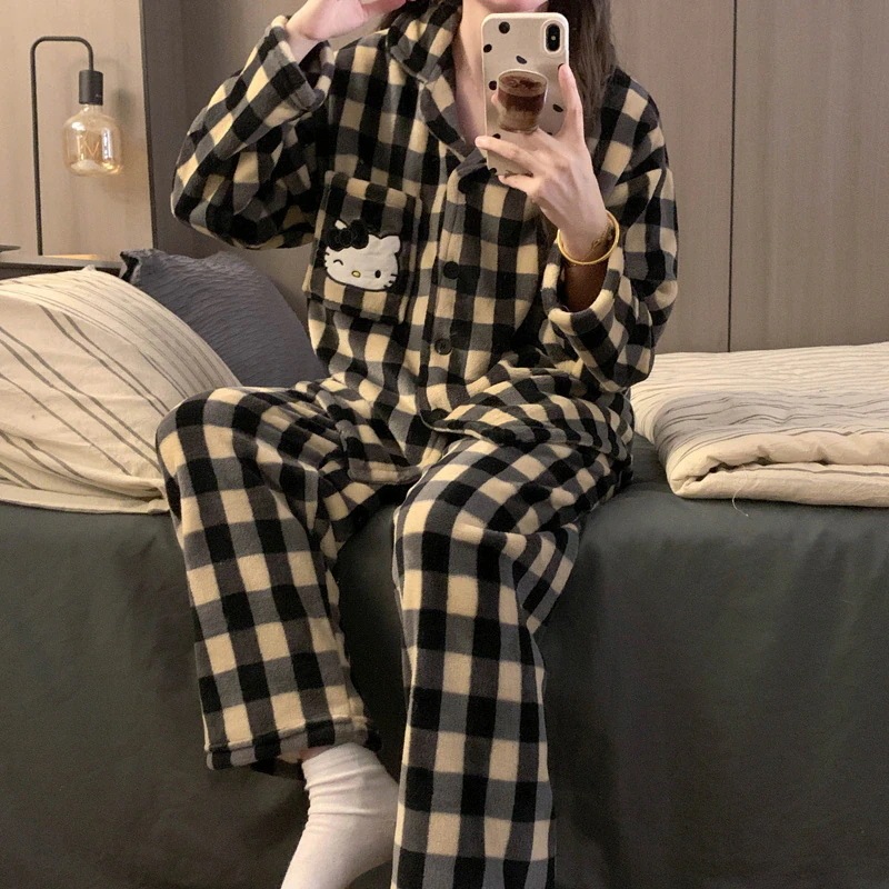 【急速出荷!】女性用日本の漫画猫チェック柄コーラルベルベットパジャマ厚くて暖かい秋冬コーラルベルベットホームウェアセット 【急速出荷!】女性用日本の漫画猫チェック柄コーラルベルベットパジャマ厚くて暖かい秋冬コーラルベルベットホームウェアセット