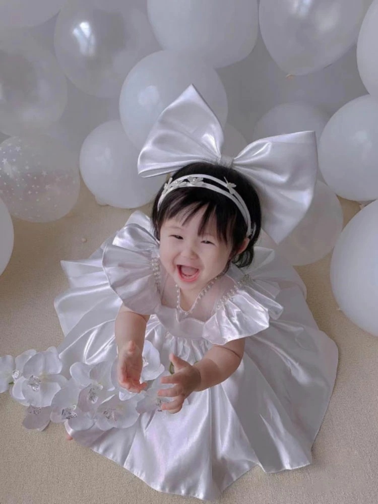 ドレス 子ども フリルの袖 超ボリューム【商品到着後レビューを書いて靴下２足【M1足+XL1足】ベビードレス ピアノ 発表会 大きいリボン 子供フォーマルドレス フラワーガール ホワイト 女の子花ドレ