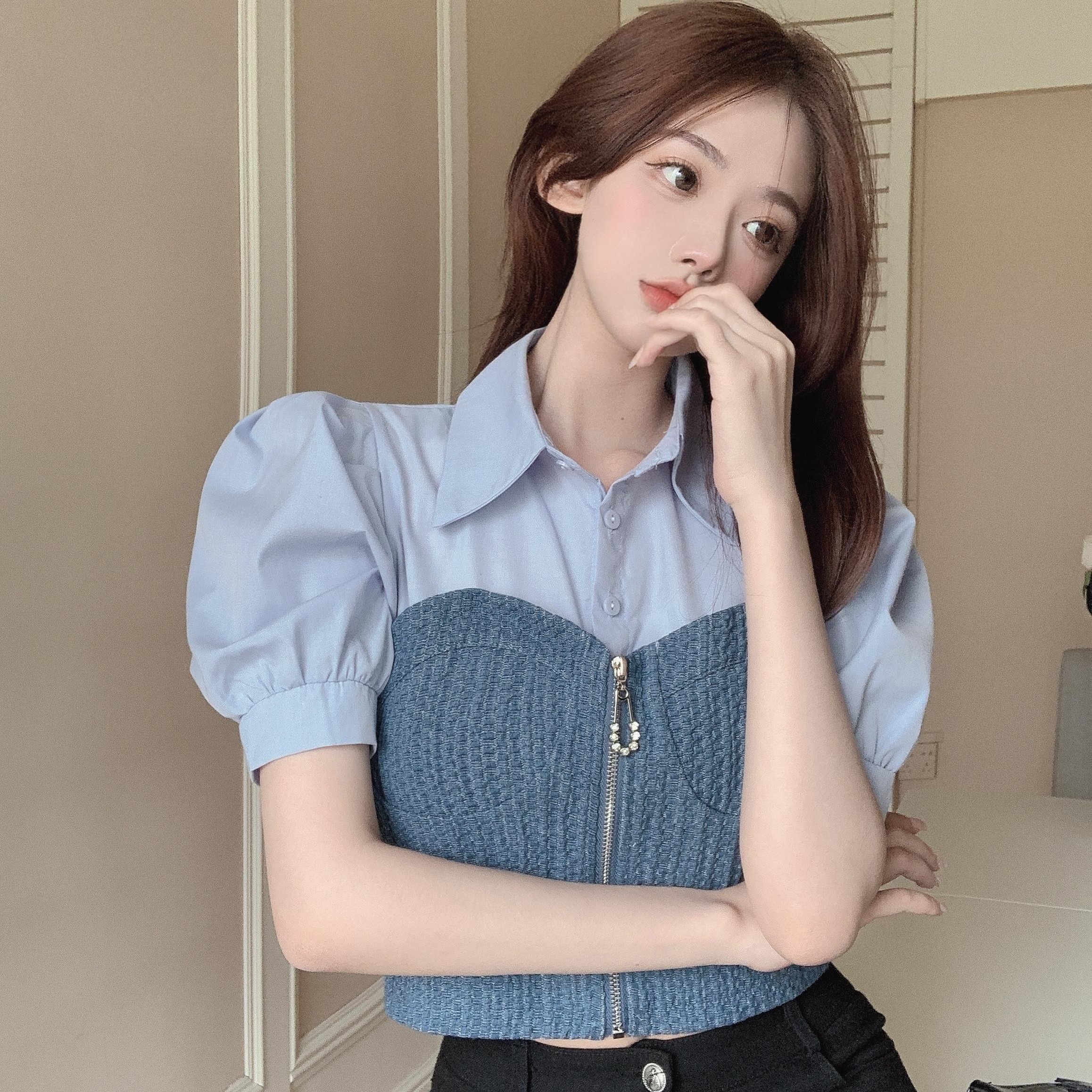 学生風 個性的 トップス シャツ ブラウス ショート丈 袖あり 半袖 ボリューム袖 Vネック 襟付き 細身 ストレート 切り替えデザイン 前開き 薄手 かわいい きれいめ おしゃれ レトロ 大人可愛い 学生風 個性的 トップス シャツ ブラウス ショート丈 袖あり 半袖 ボリューム袖 Vネック 襟付き 細身 ストレート 切り替えデザイン 前開き 薄手 かわいい きれいめ おしゃれ レトロ 大人可愛い