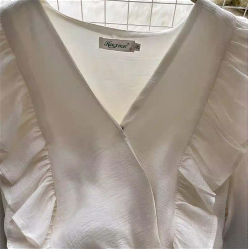 トップス シャツ ブラウス 袖あり 長袖 Vネック フリル かわいい 大人可愛い きれいめ シンプル カジュアル 大人 上品 おしゃれ お洒落 かっこいい レトロ 大人女子 こなれ感 ラフ トップス シャツ ブラウス 袖あり 長袖 Vネック フリル かわいい 大人可愛い きれいめ シンプル カジュアル 大人 上品 おしゃれ お洒落 かっこいい レトロ 大人女子 こなれ感 ラフ