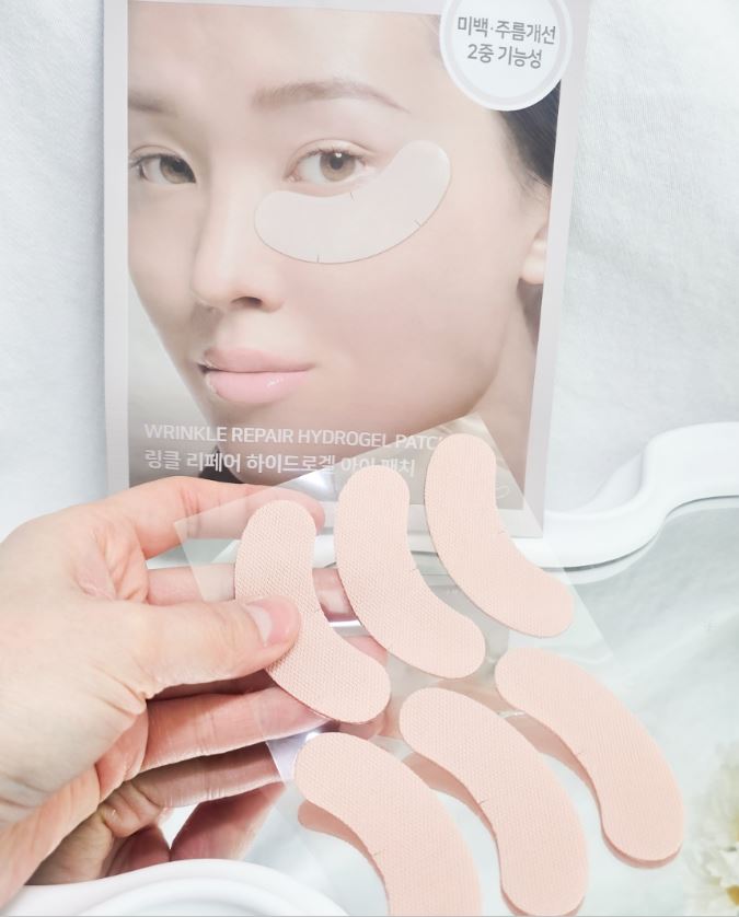 ラインリフティングハイドロゲルパッチ3種 (フェイスライン3枚/ 口角6枚/ アイ18枚) 1+1 ラインリフティングハイドロゲルパッチ3種 (フェイスライン3枚/ 口角6枚/ アイ18枚) 1+1