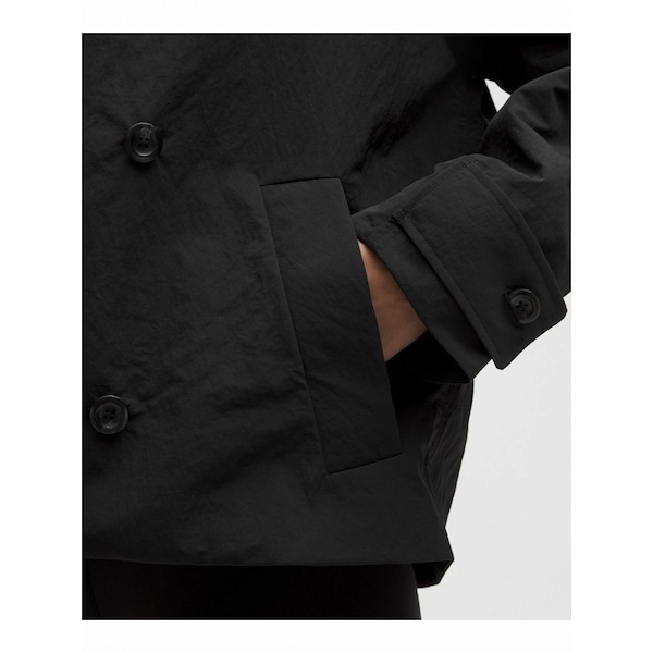 lululemon ルルレモン　ショートトレンチコート　ブラック Qoo10 ルルレモン ルルレモンショートトレンチコート 無地