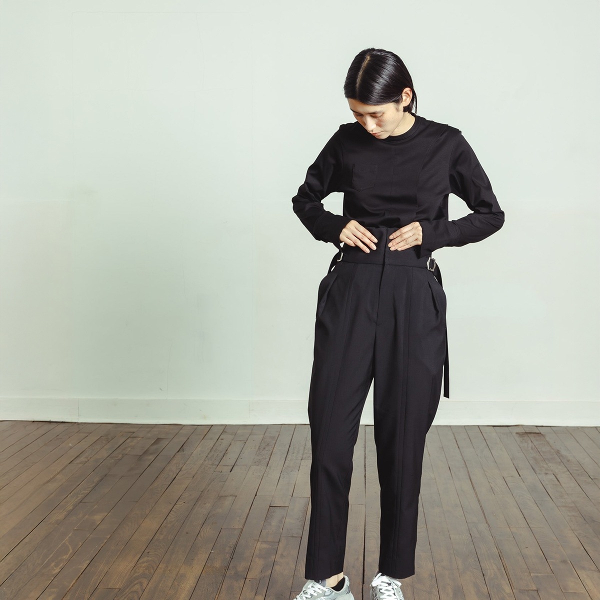 IORE イオレ スラックス FOLD PANTS フォールド IOR24AW-PT-001 レディース ハイウェスト プリーツ ベルト BLACK 【mega】 IORE イオレ スラックス FOLD PANTS フォールド IOR24AW-PT-001 レディース ハイウェスト プリーツ ベルト BLACK 【mega】