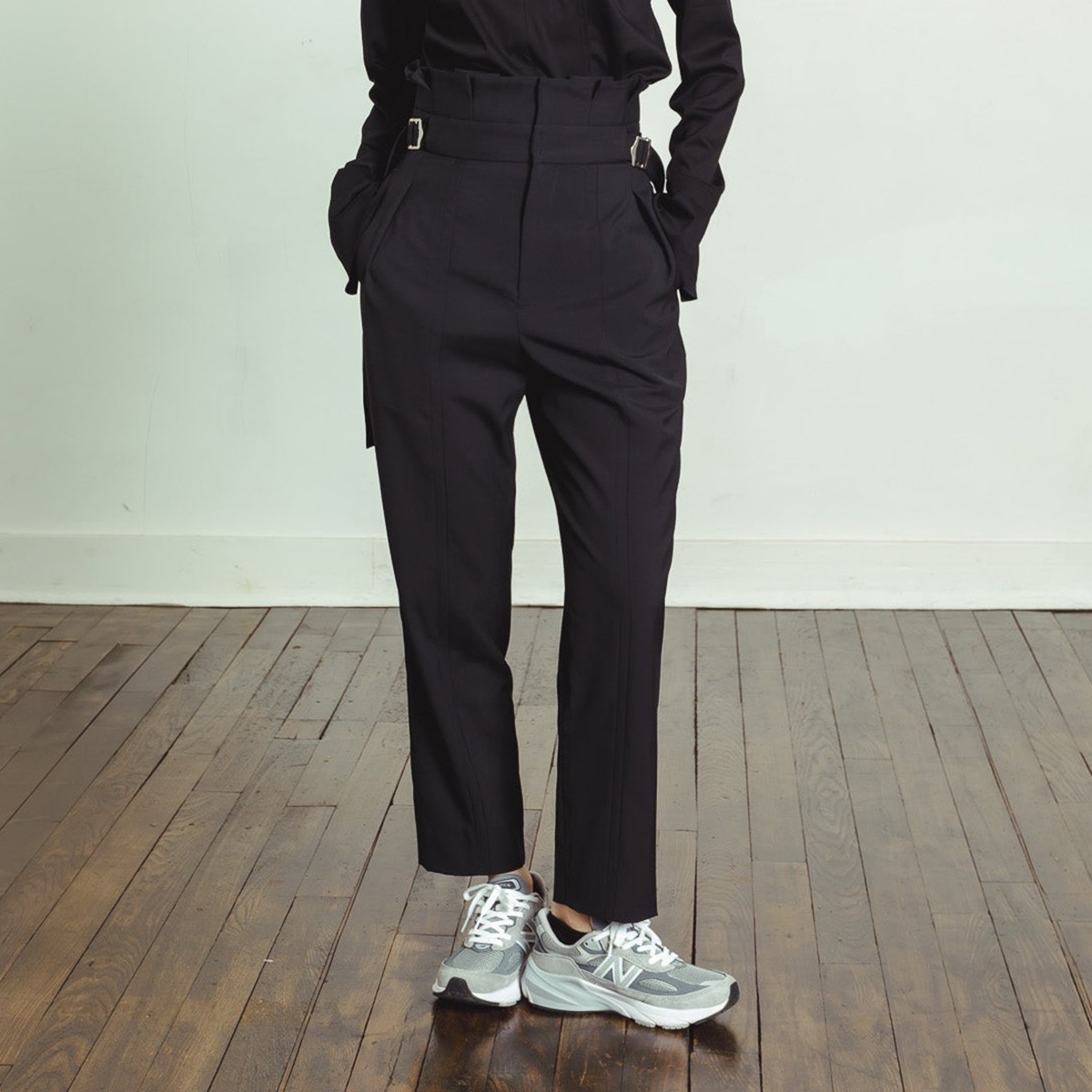 IORE イオレ スラックス FOLD PANTS フォールド IOR24AW-PT-001 レディース ハイウェスト プリーツ ベルト BLACK 【mega】 IORE イオレ スラックス FOLD PANTS フォールド IOR24AW-PT-001 レディース ハイウェスト プリーツ ベルト BLACK 【mega】