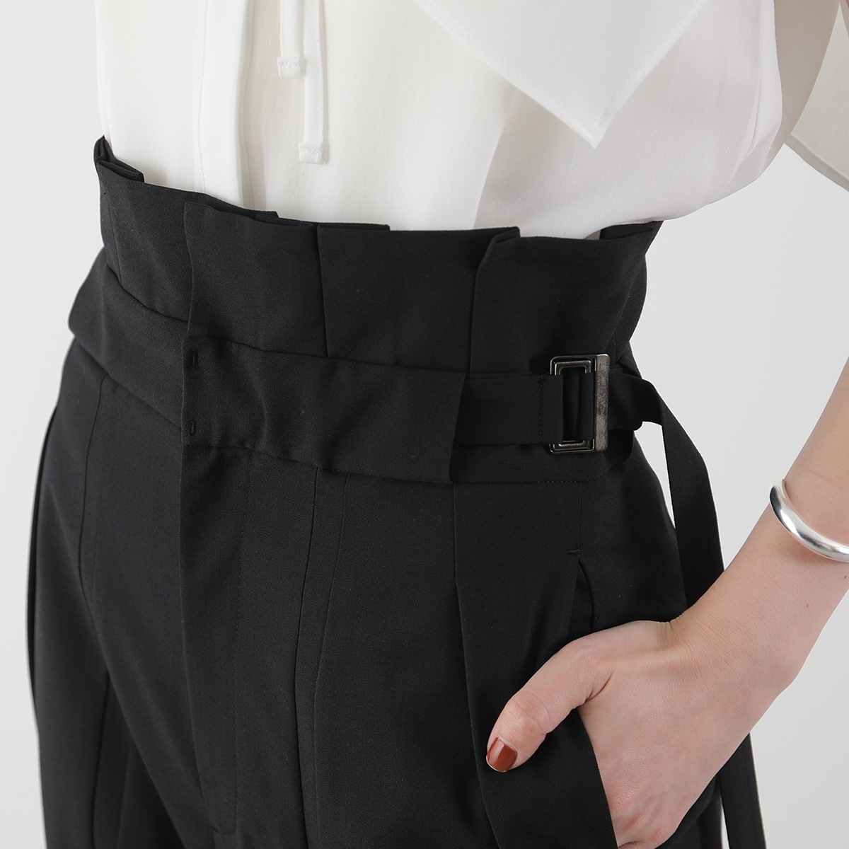 IORE イオレ スラックス FOLD PANTS フォールド IOR24AW-PT-001 レディース ハイウェスト プリーツ ベルト BLACK 【mega】 IORE イオレ スラックス FOLD PANTS フォールド IOR24AW-PT-001 レディース ハイウェスト プリーツ ベルト BLACK 【mega】