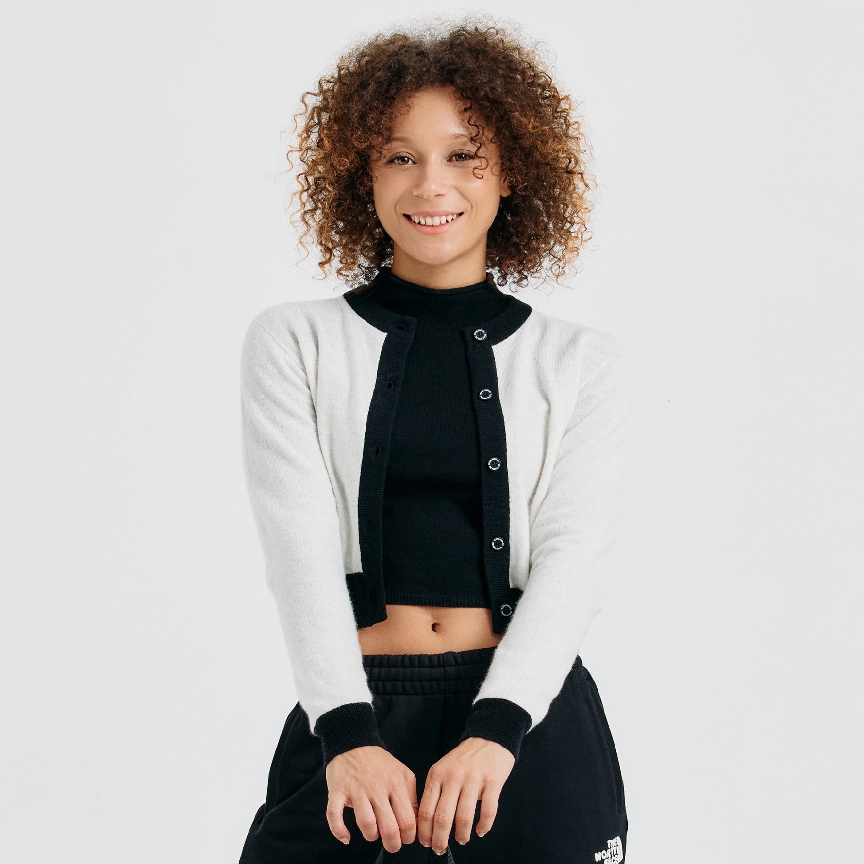 NJ5SP80 WS VELUCA SWEATER CARDIGAN 襟なし ノーカラー セーター ジャケット 長袖 カーディガン 温かい ライト ボタン レディースショート 短め 暖か 新作 20