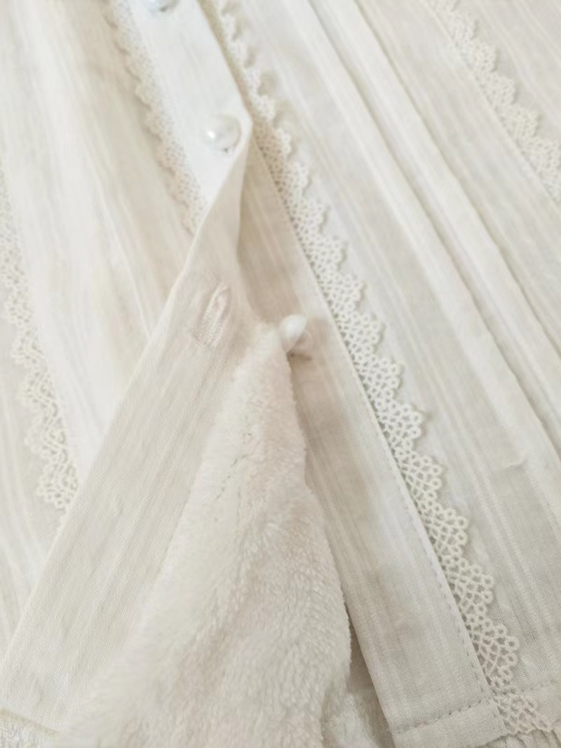 ロリータ秋冬長袖中にlolitaとベルベット保温シャツ純綿を着て純色簡単な上着を着ます ロリータ秋冬長袖中にlolitaとベルベット保温シャツ純綿を着て純色簡単な上着を着ます