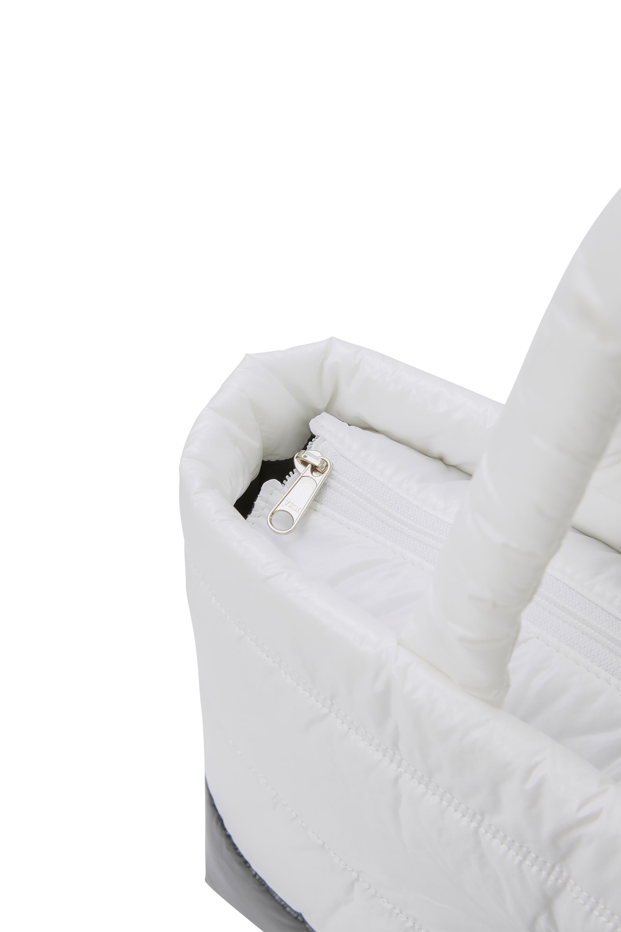 【日本未発売】EMIS GLOSSY PADDED TOTE BAG 日本未発売】EMIS GLOSSY PADDED TOTE BAG