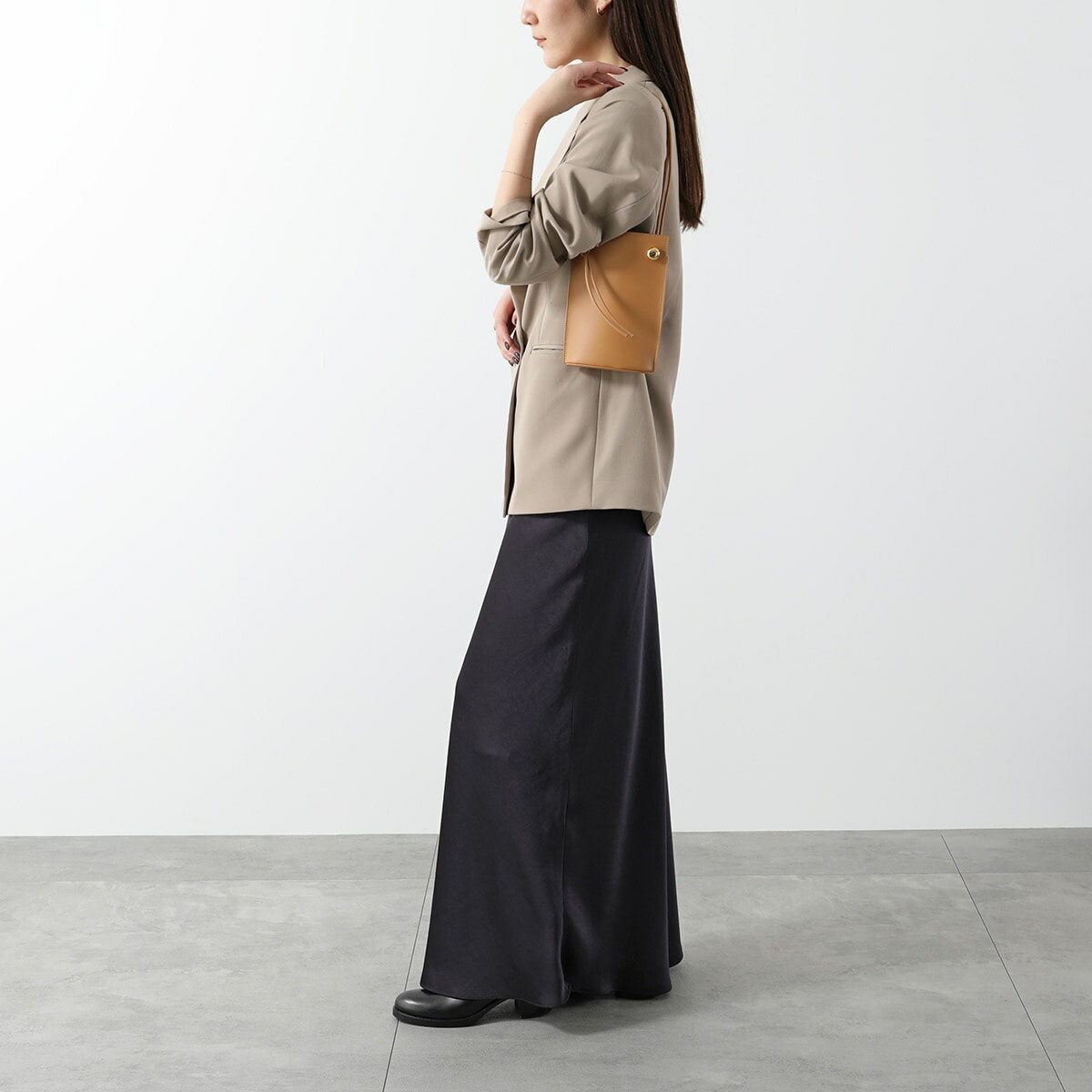 LOEWE ロエベ ハンドバッグ ぺブル ダイス ポケット CPBPR12X01 レディース レザー アナグラム ショルダーバッグ クロスボディ ポシェット カラー2色 LOEWE ロエベ ハンドバッグ ぺブル ダイス ポケット CPBPR12X01 レディース レザー アナグラム ショルダーバッグ クロスボディ ポシェット カラー2色