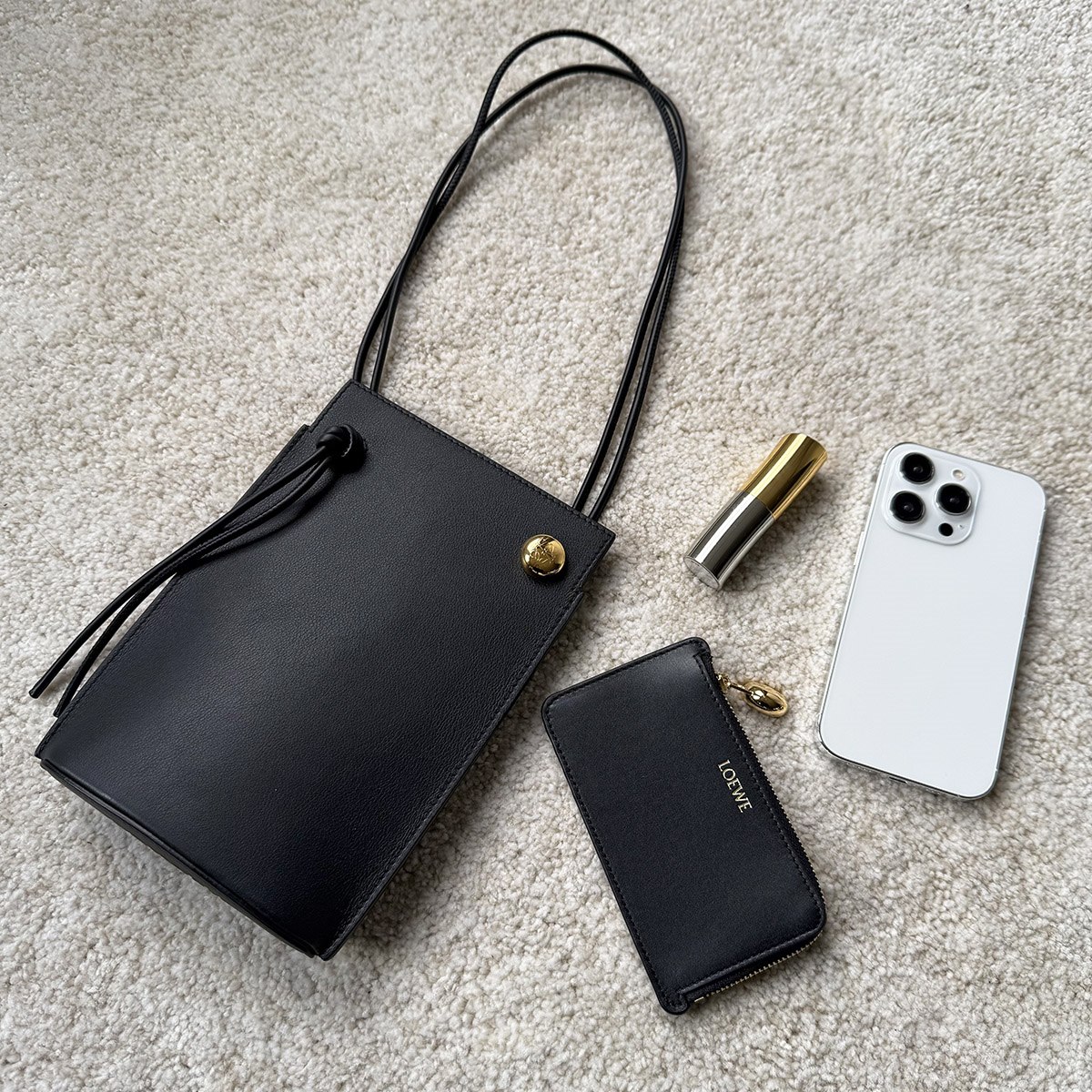 LOEWE ロエベ ハンドバッグ ぺブル ダイス ポケット CPBPR12X01 レディース レザー アナグラム ショルダーバッグ クロスボディ ポシェット カラー2色 LOEWE ロエベ ハンドバッグ ぺブル ダイス ポケット CPBPR12X01 レディース レザー アナグラム ショルダーバッグ クロスボディ ポシェット カラー2色