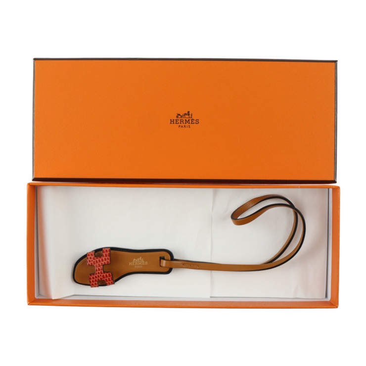 超美品 HERMES エルメス その他小物 - ORAN NANO オラン ナノ リザード ヴォーバトラー バッシュハンター サンギーヌ レッド系 ナチュラルサブレ ブラック サンダルモチーフ バッグ