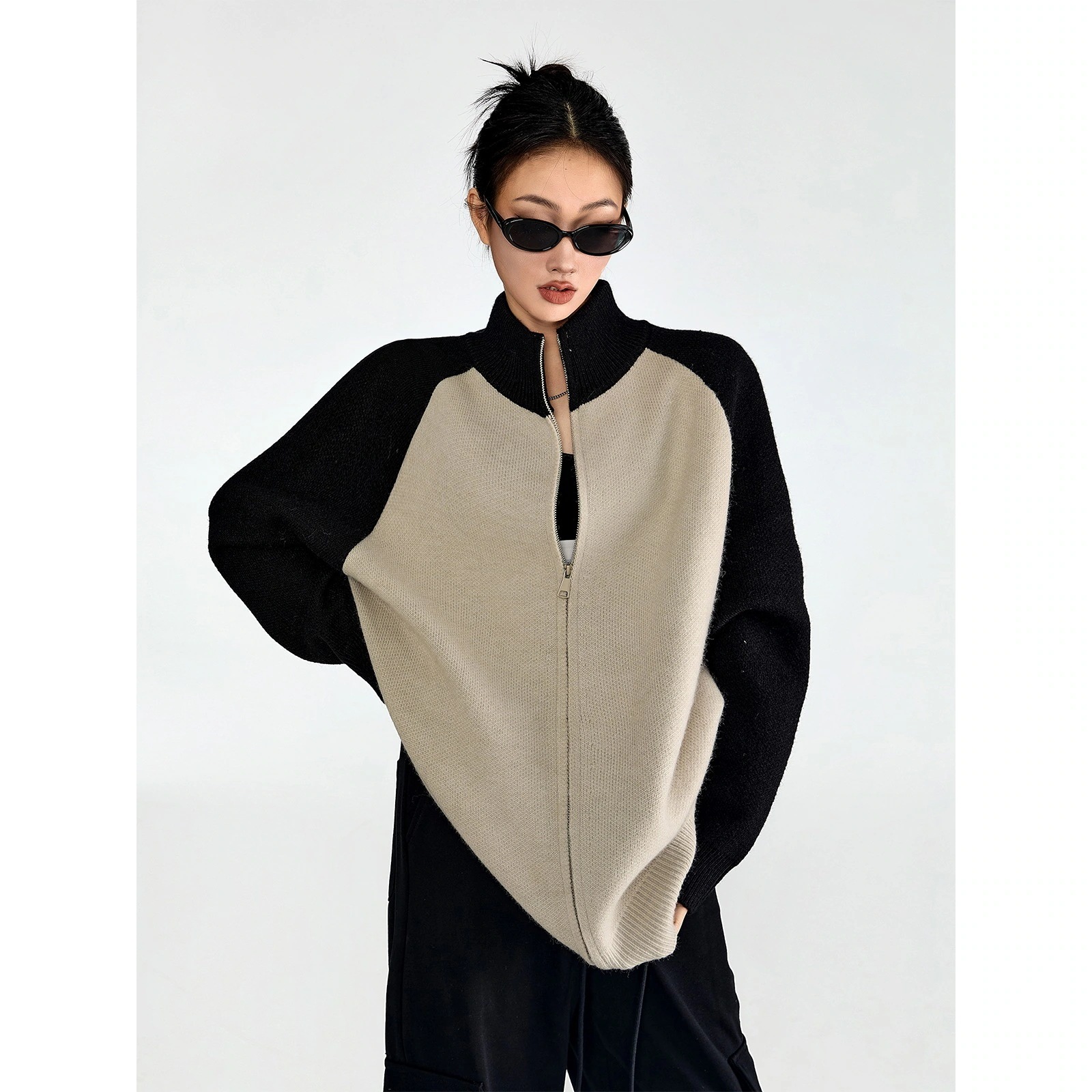 2025 春夏 韓国 かわいい レディースニットバイカラーハイネックスタンドネックアウター羽織りスポーティー長袖配色コーデトップススポーツサイズサイドカジュアルシルエットファッション系フル丈トラック 2025 春夏 韓国 かわいい レディースニットバイカラーハイネックスタンドネックアウター羽織りスポーティー長袖配色コーデトップススポーツサイズサイドカジュアルシルエットファッション系フル丈トラック