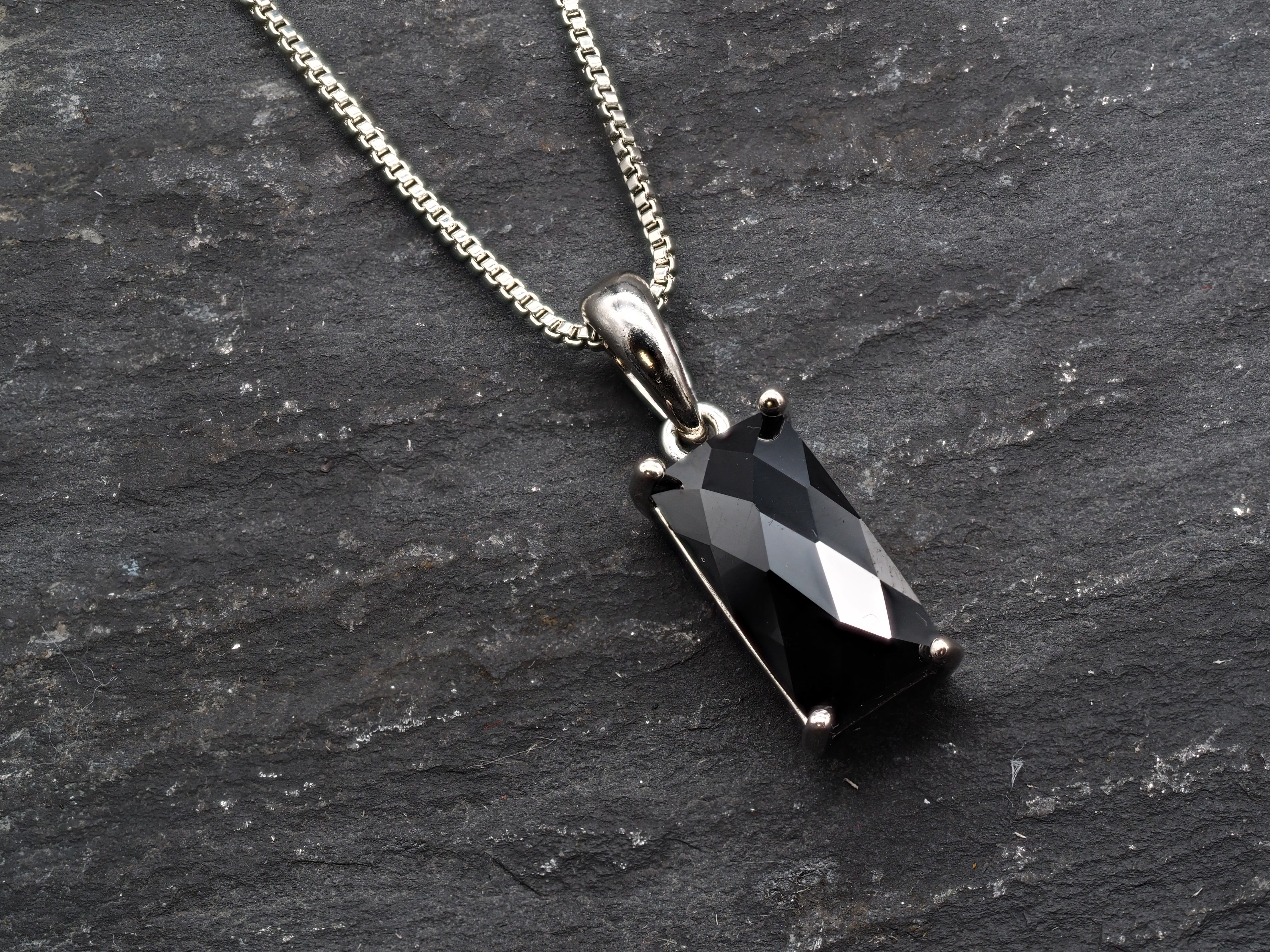 選べる!! 天然 ブラック ダイヤモンド ネックレス ミラーカット 18K イエローゴールド ホワイトゴールド 芸能人 ジュエリー ペンダント 誕生日 バレンタイン 宝石 貴金属 ジュエリー 冠婚葬祭 選べる!! 天然 ブラック ダイヤモンド ネックレス ミラーカット 18K イエローゴールド ホワイトゴールド 芸能人 ジュエリー ペンダント 誕生日 バレンタイン 宝石 貴金属 ジュエリー 冠婚葬祭