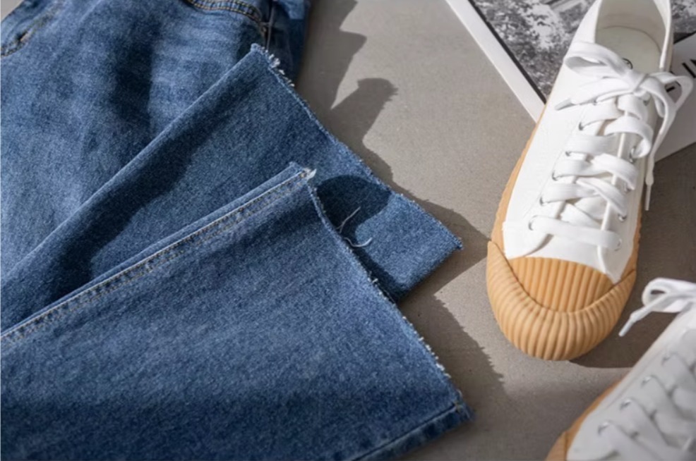 ボトムス パンツ Gパン ズボン ストレートパンツ デニムパンツ レギュラー丈 ストレート ファスナー ポケット デニム 大人可愛い きれいめ シンプル カジュアル おしゃれ お洒落 かっこいい