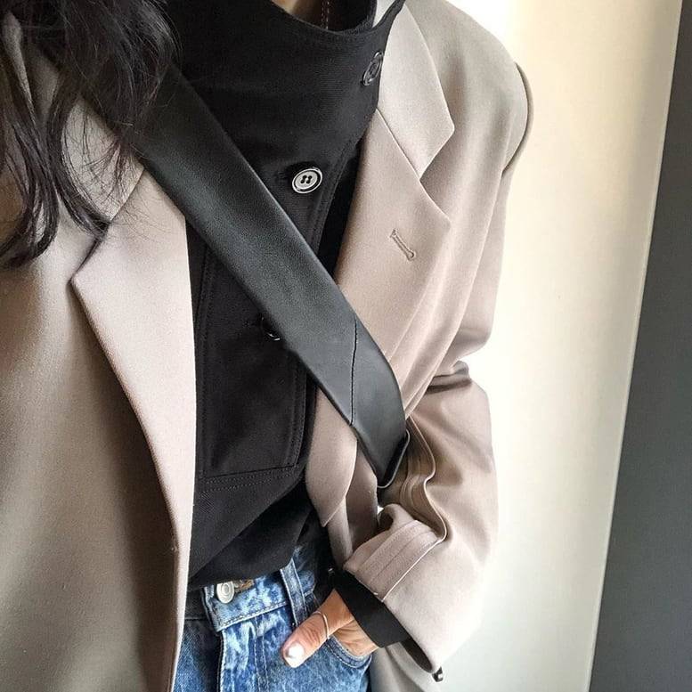 長袖 黒 上品 ポケット付き 2color ハイネック ブラウス ブラック 斜めボタン レディース スタンドカラース ス 厚手 アシンメトリー マニッシュ 斜めボタンワイドシャツ ドロップショルダー 長袖 黒 上品 ポケット付き 2color ハイネック ブラウス ブラック 斜めボタン レディース スタンドカラース ス 厚手 アシンメトリー マニッシュ 斜めボタンワイドシャツ ドロップショルダー