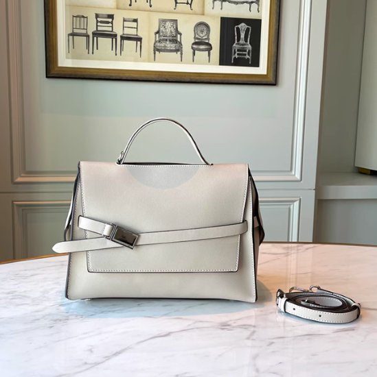 ハンドバッグ レディース バッグ 鞄 かばん ショルダーバッグ 肩掛けバッグ 斜め掛けバッグ きれいめ エレガント 通勤 オフィス OL 牛革 レザー 上品 カジュアル お出かけ おしゃれ 無地 女性