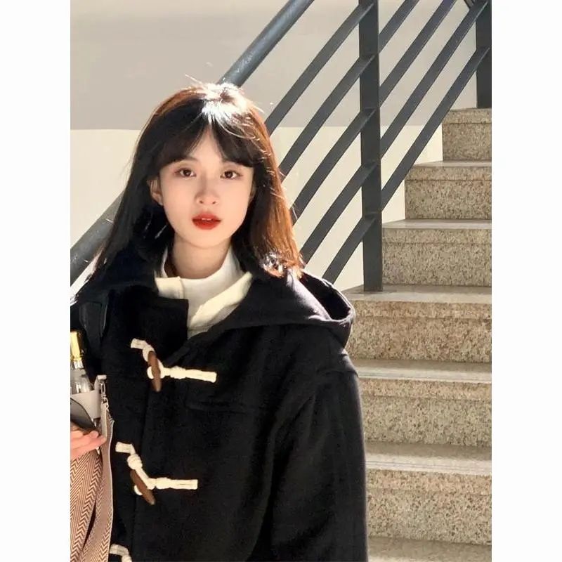 大人っぽチェスターコート ジャケットコート レディース 冬 牛角ボタンウールのコート やせて見える あつさを増す 連帽のラシャコート アカデミック チェスターコート 大人っぽチェスターコート ジャケットコート レディース 冬 牛角ボタンウールのコート やせて見える あつさを増す 連帽のラシャコート アカデミック チェスターコート