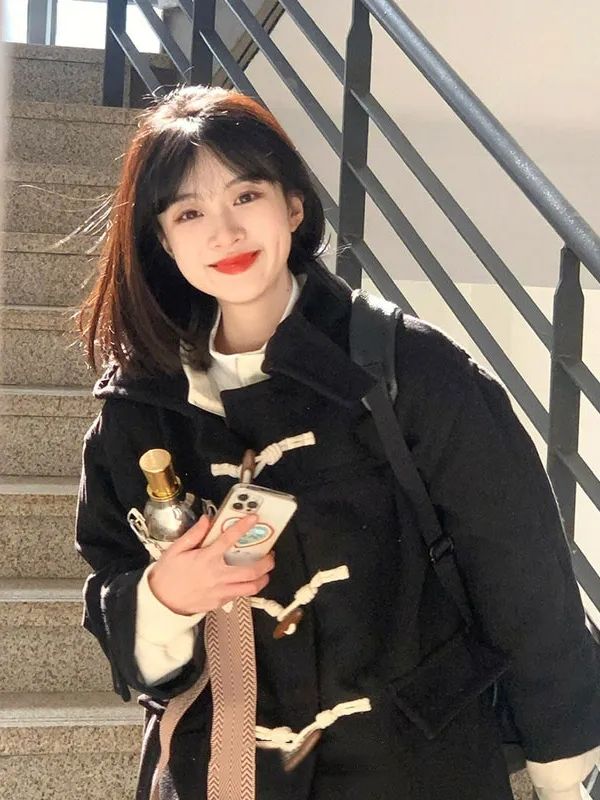 大人っぽチェスターコート ジャケットコート レディース 冬 牛角ボタンウールのコート やせて見える あつさを増す 連帽のラシャコート アカデミック チェスターコート 大人っぽチェスターコート ジャケットコート レディース 冬 牛角ボタンウールのコート やせて見える あつさを増す 連帽のラシャコート アカデミック チェスターコート