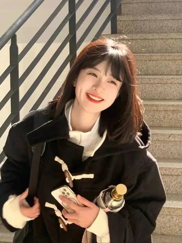 大人っぽチェスターコート ジャケットコート レディース 冬 牛角ボタンウールのコート やせて見える あつさを増す 連帽のラシャコート アカデミック チェスターコート 大人っぽチェスターコート ジャケットコート レディース 冬 牛角ボタンウールのコート やせて見える あつさを増す 連帽のラシャコート アカデミック チェスターコート