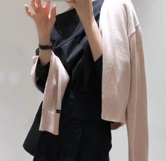 オフショルダーブラウス シャツ トップス ワンショルダー シャツ スリーブ オフショルダー ワンショルダー レディース 大人 春 夏 長袖 おしゃれ かわいい きれいめ カジュアル 肩出し シンプル