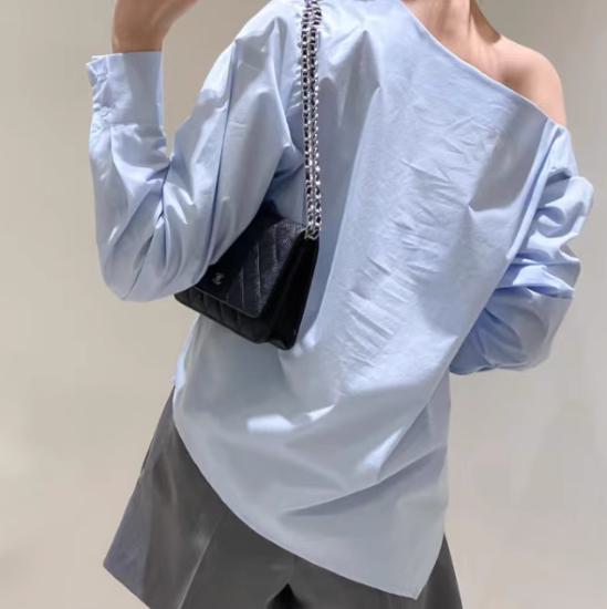 オフショルダーブラウス シャツ トップス ワンショルダー シャツ スリーブ オフショルダー ワンショルダー レディース 大人 春 夏 長袖 おしゃれ かわいい きれいめ カジュアル 肩出し シンプル