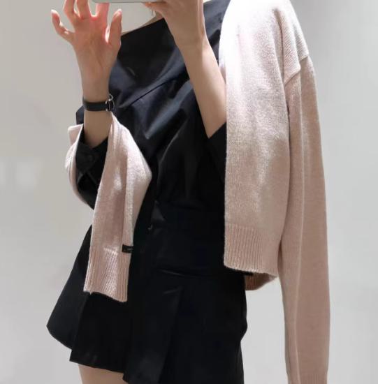 オフショルダーブラウス シャツ トップス ワンショルダー シャツ スリーブ オフショルダー ワンショルダー レディース 大人 春 夏 長袖 おしゃれ かわいい きれいめ カジュアル 肩出し シンプル