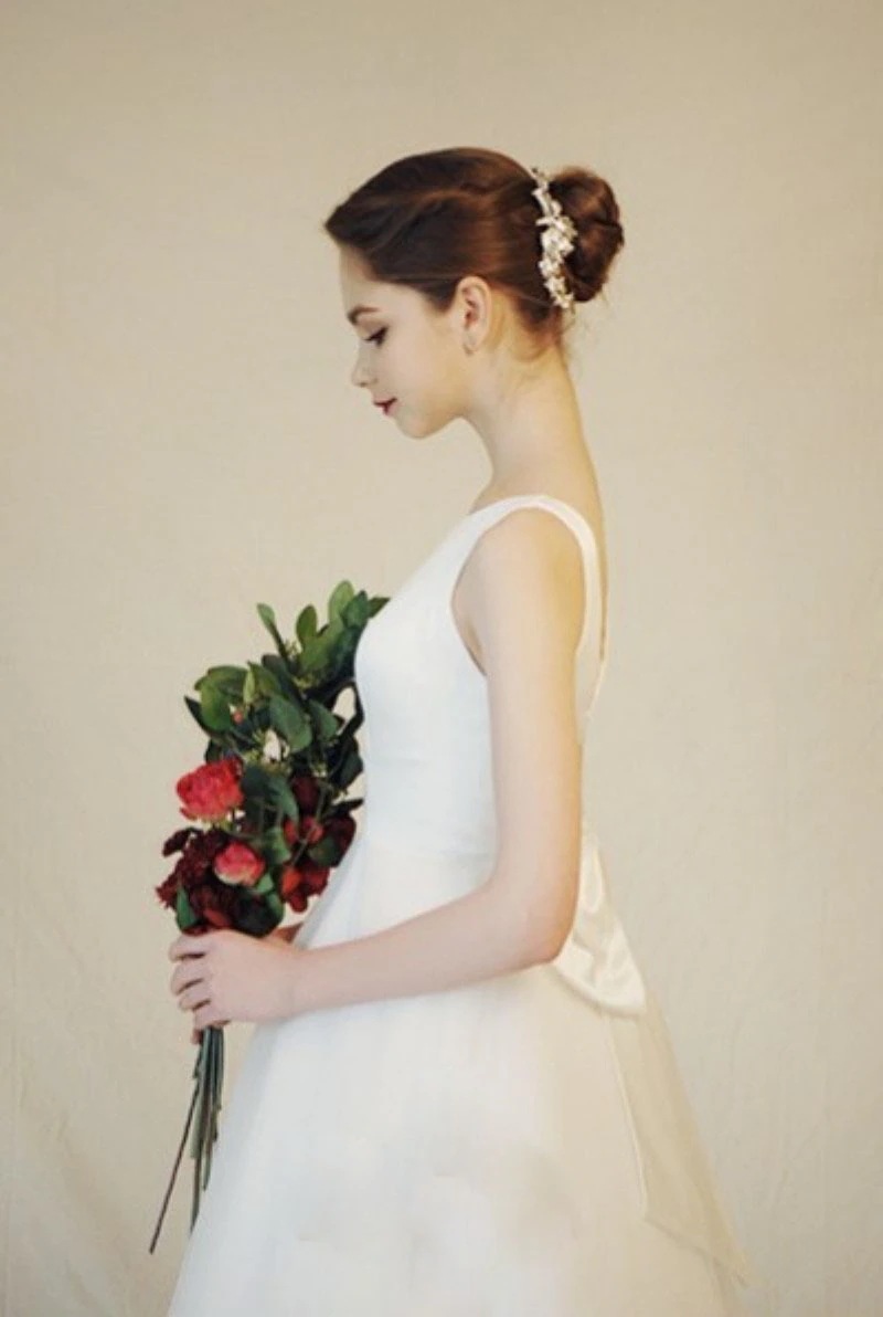 軽いウェディングドレスの新型の肩の復古の軽い紗は身を修めて簡単に小さい背の白い韓国式の軽いドレスのウェディングドレスです 軽いウェディングドレスの新型の肩の復古の軽い紗は身を修めて簡単に小さい背の白い韓国式の軽いドレスのウェディングドレスです