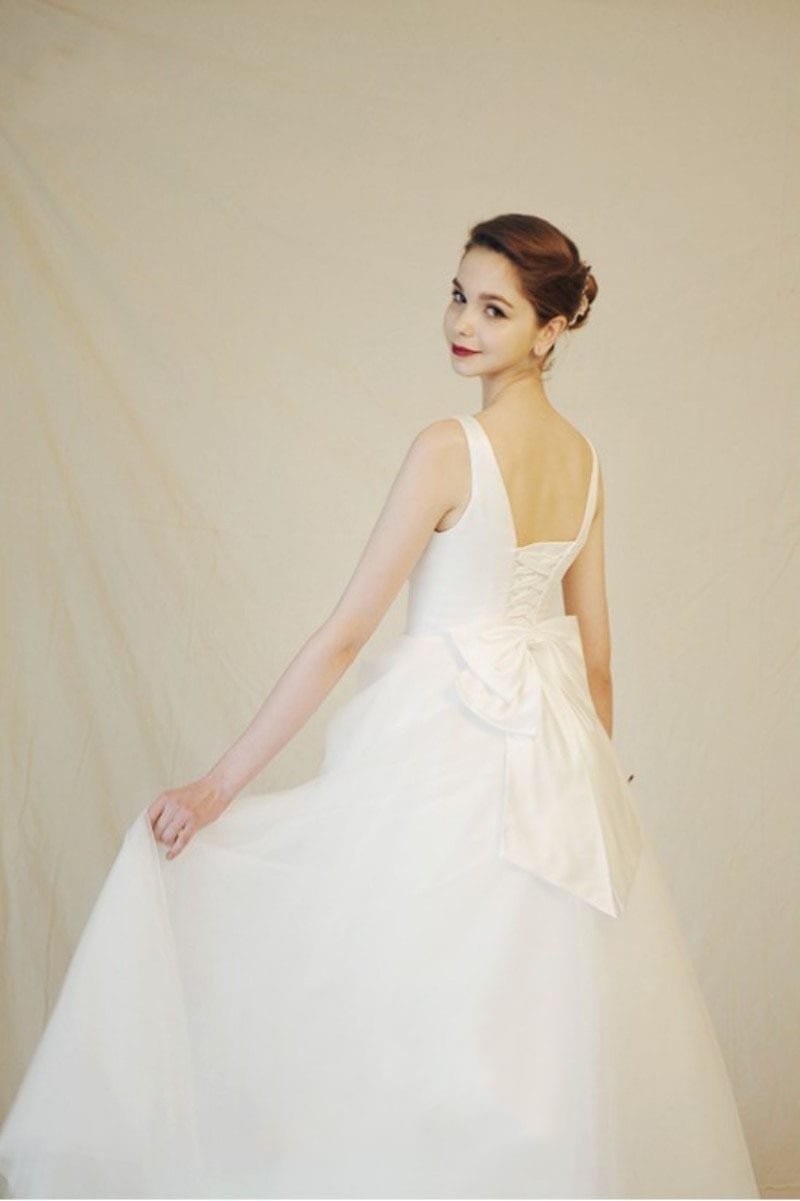 軽いウェディングドレスの新型の肩の復古の軽い紗は身を修めて簡単に小さい背の白い韓国式の軽いドレスのウェディングドレスです 軽いウェディングドレスの新型の肩の復古の軽い紗は身を修めて簡単に小さい背の白い韓国式の軽いドレスのウェディングドレスです