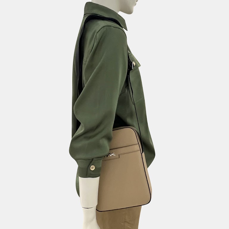 即発 アウトレットメンズ ショルダーバッグ 37F3COLC6U-CAMEL【Original Wrapping】 即発 アウトレットメンズ ショルダーバッグ 37F3COLC6U-CAMEL【Original Wrapping】