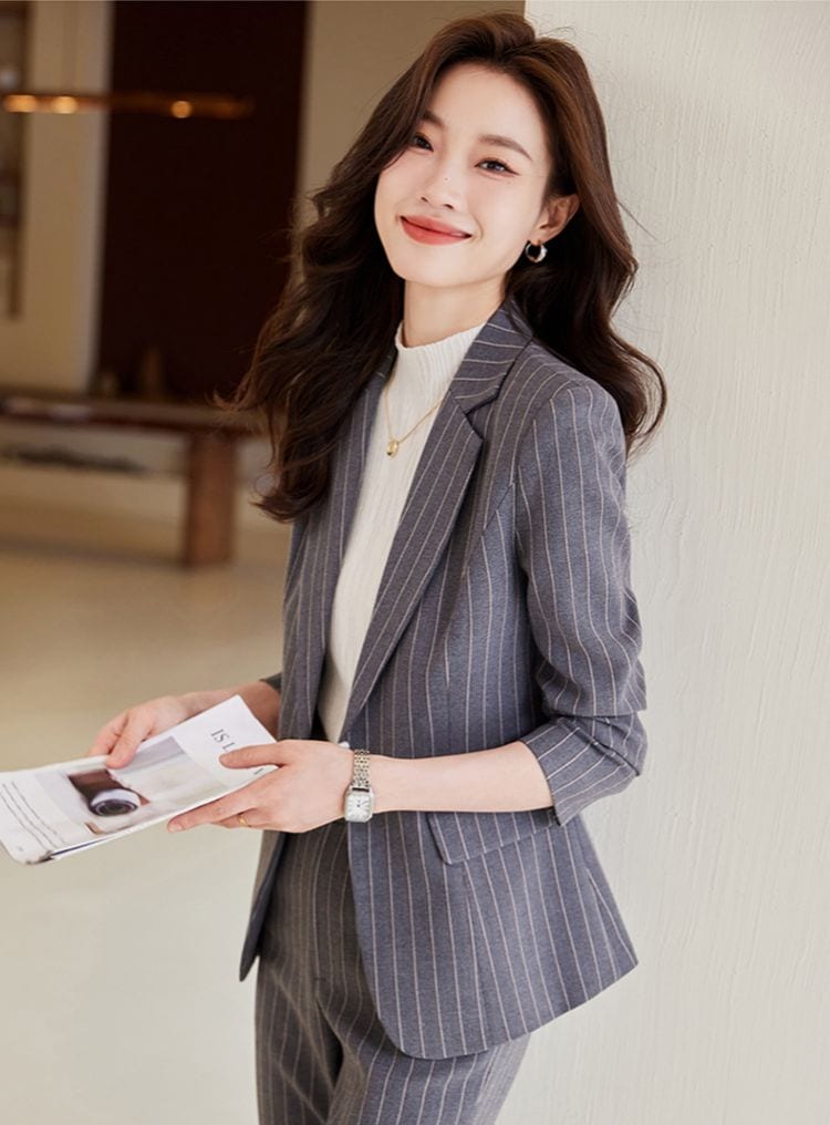 【2枚購入で100円OFF】レディース/コート/パンツスーツ/ママスーツ/長袖/通勤/オフィス/トップス/制服/事務服/ビジネス/洗える/細身/春秋冬/就活/大きいサイズ/2点セット 縦縞 ブラック 【2枚購入で100円OFF】レディース/コート/パンツスーツ/ママスーツ/長袖/通勤/オフィス/トップス/制服/事務服/ビジネス/洗える/細身/春秋冬/就活/大きいサイズ/2点セット 縦縞 ブラック