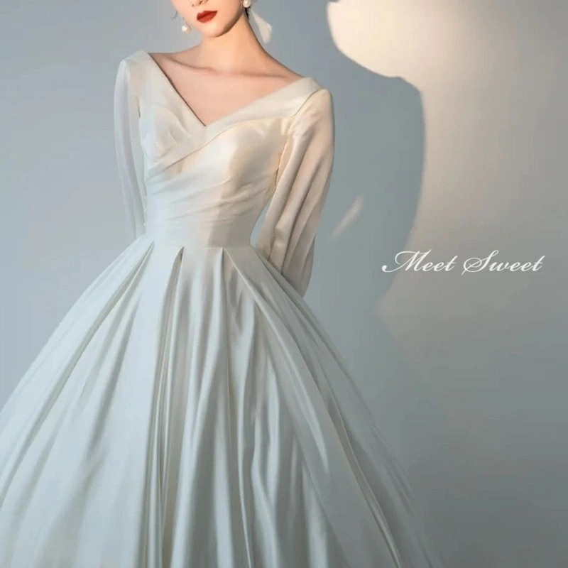 ウェディングドレス 二次会ドレス 結婚式 ブライダルドレス サテン 長袖 ロングスリーブ Vネック 背中開き ロング丈 ロングドレス 前撮り 海外挙式 花嫁ドレス ウエディングドレス 韓国風 プリンセ ウェディングドレス 二次会ドレス 結婚式 ブライダルドレス サテン 長袖 ロングスリーブ Vネック 背中開き ロング丈 ロングドレス 前撮り 海外挙式 花嫁ドレス ウエディングドレス 韓国風 プリンセ
