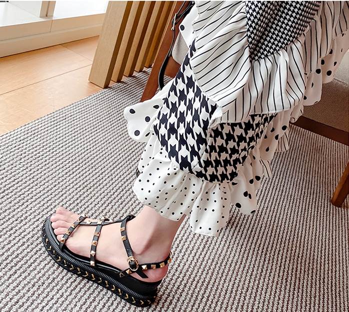 即日発送脚長 美脚 ベルト ラウンドトゥ フラット ぺたんこシューズ サンダル レディース 夏 春 個性的 ローヒール ストラップサンダル 即日発送脚長 美脚 ベルト ラウンドトゥ フラット ぺたんこシューズ サンダル レディース 夏 春 個性的 ローヒール ストラップサンダル